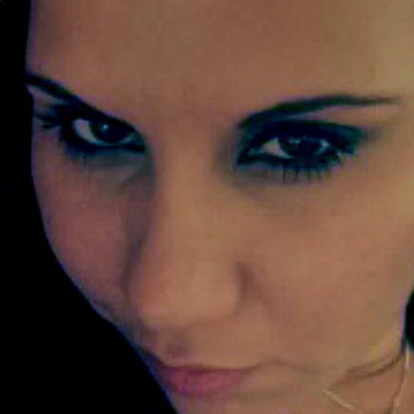 Meet your Posher, Yunia - Picture 1 of 1